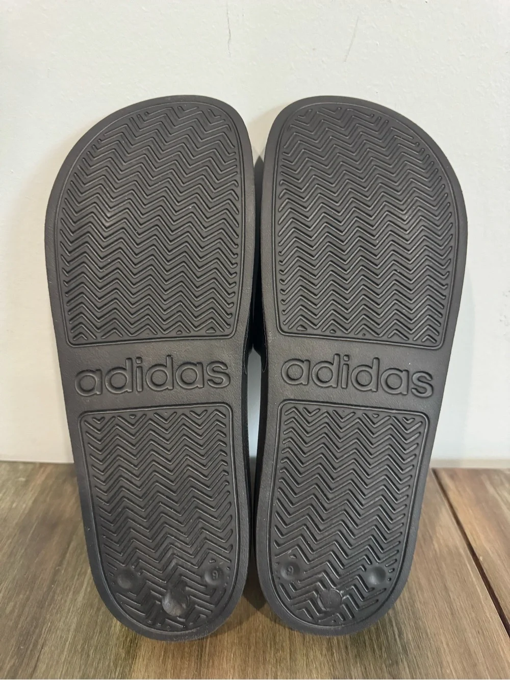 ADIDAS ADILETTE SHOWER SLIDES UNiSEX